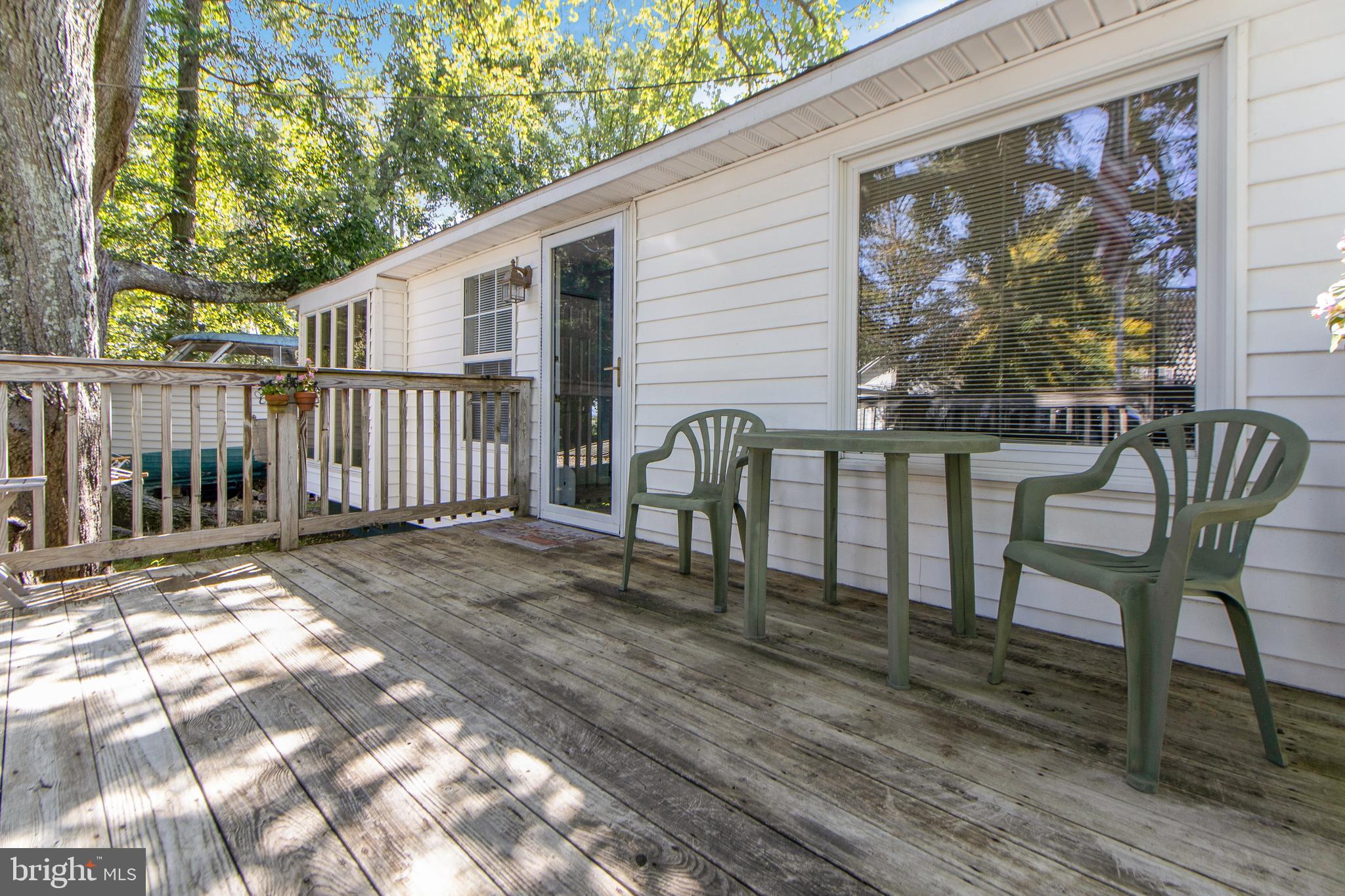 BREEZY POINT - Residential