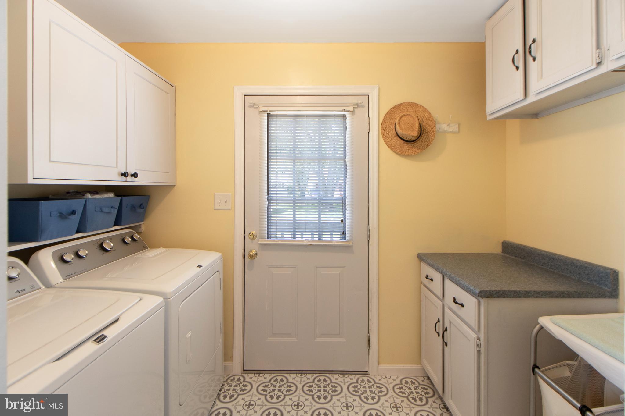 BREEZY POINT - Residential