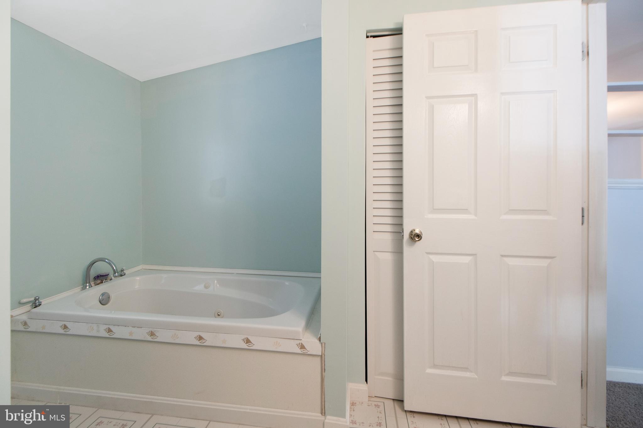 BREEZY POINT - Residential