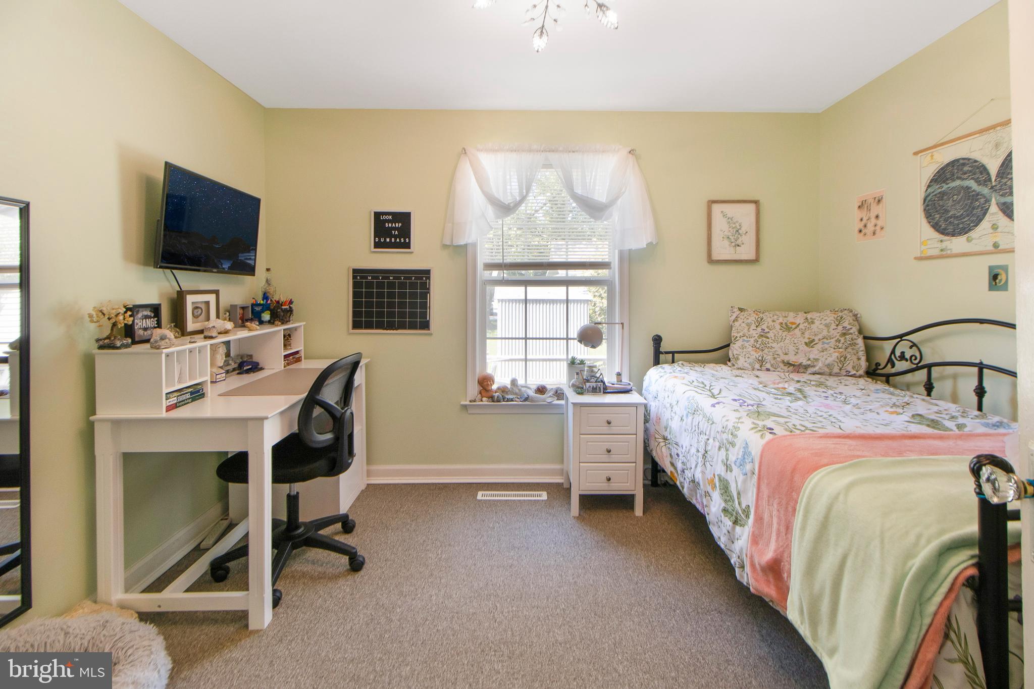 BREEZY POINT - Residential