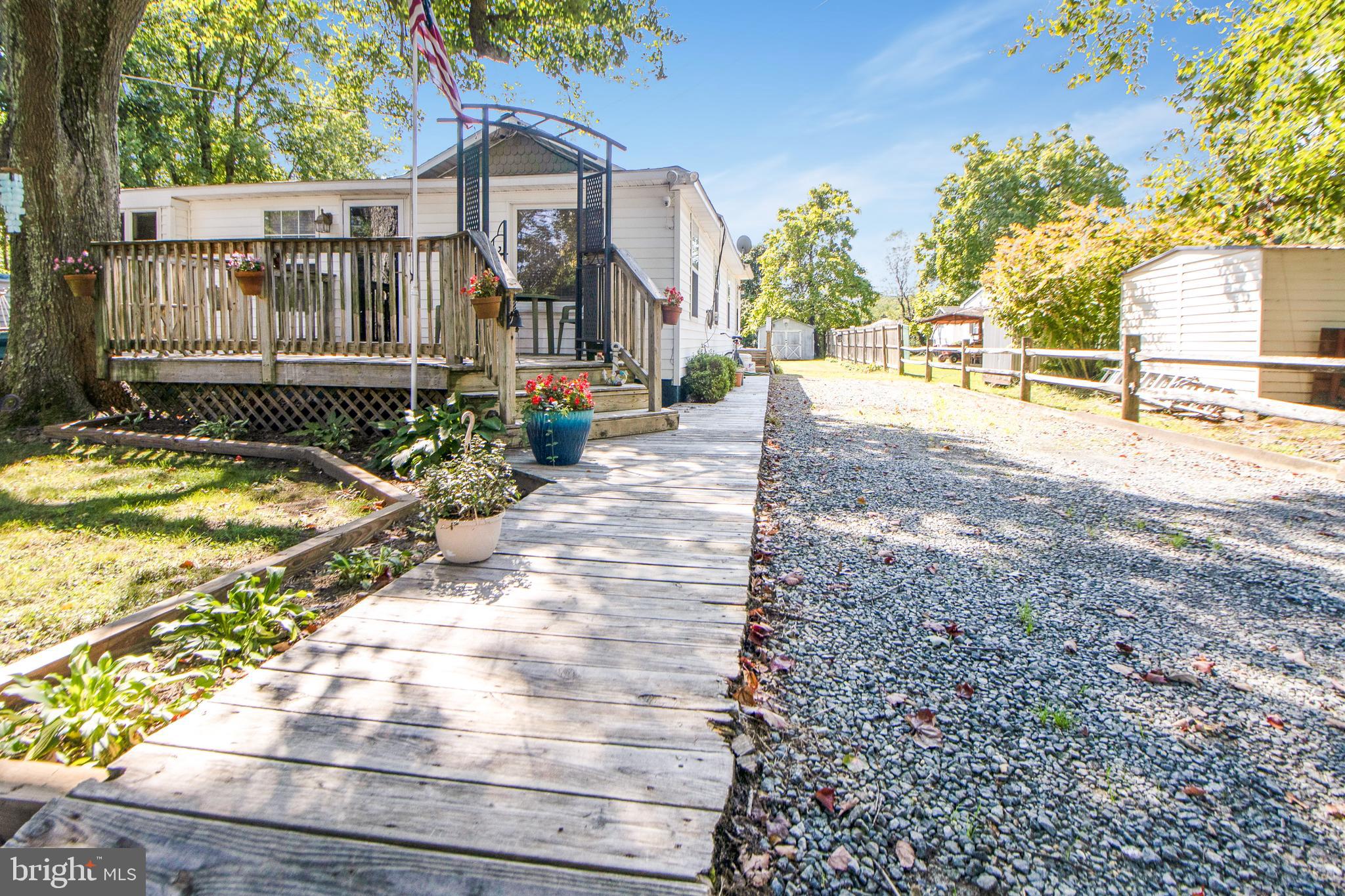 BREEZY POINT - Residential