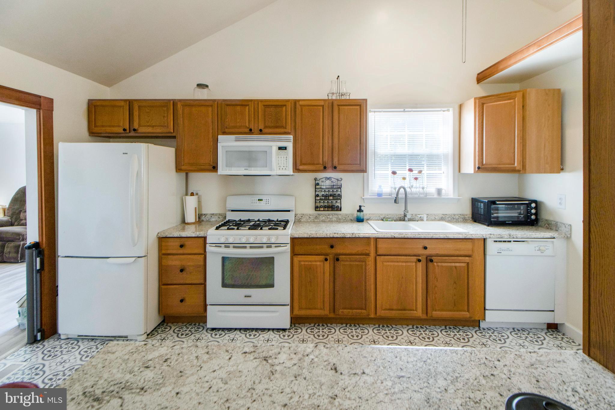 BREEZY POINT - Residential