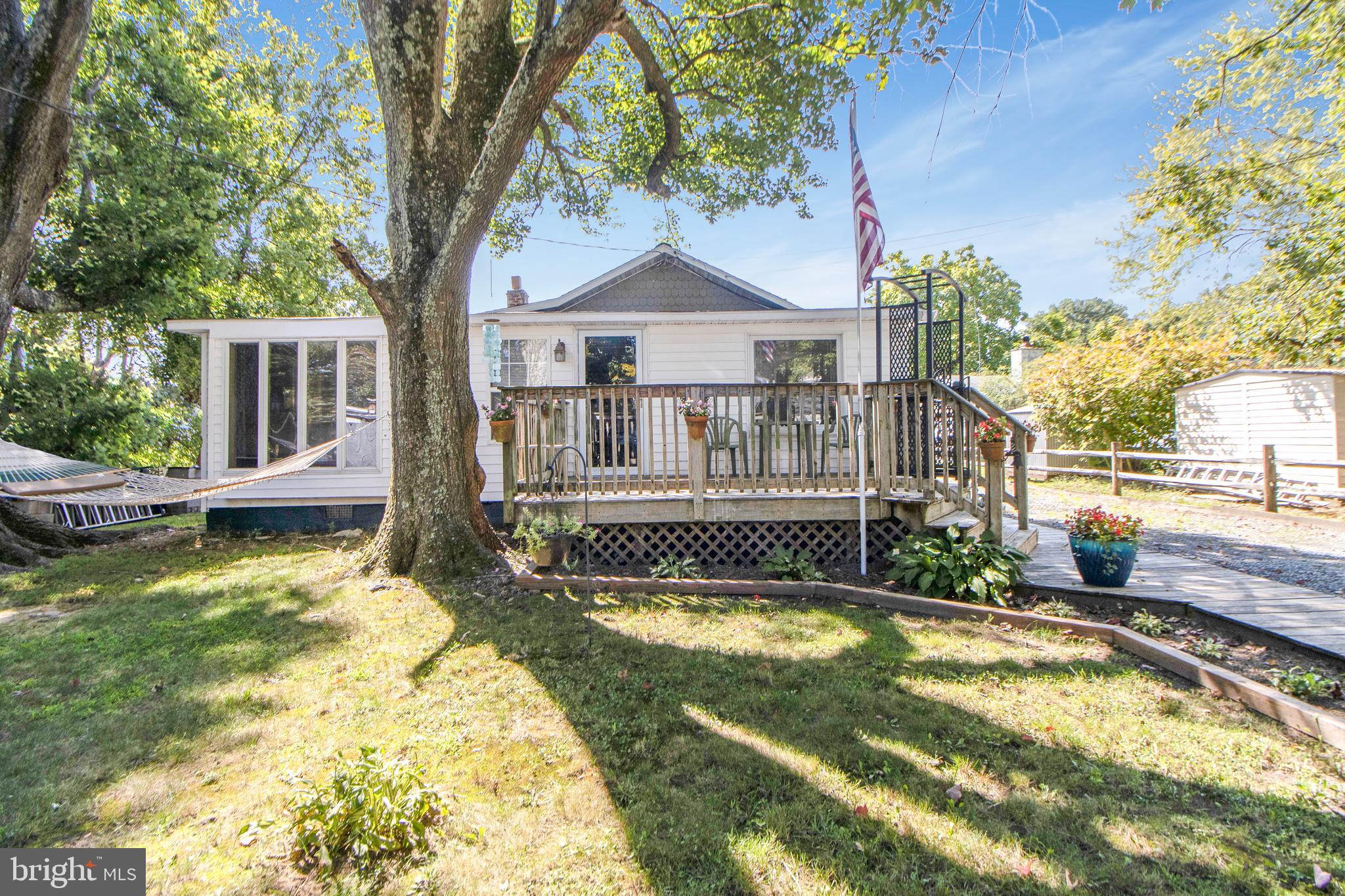 BREEZY POINT - Residential