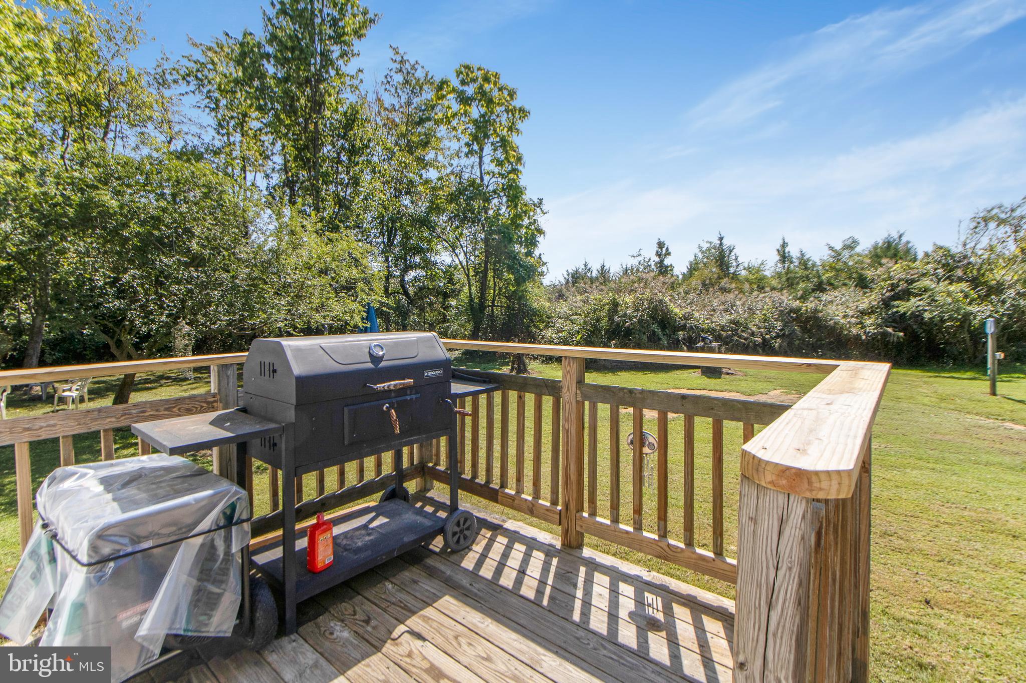 BREEZY POINT - Residential