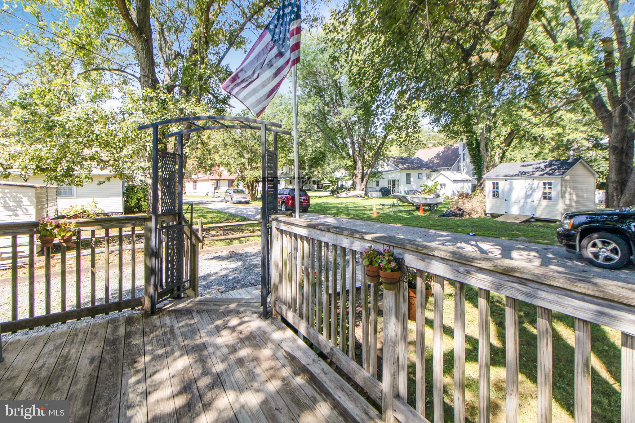 BREEZY POINT - Residential