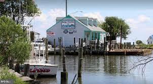 BREEZY POINT - Residential