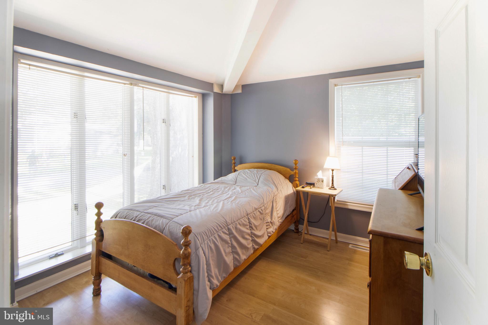 BREEZY POINT - Residential