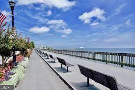 BREEZY POINT - Residential