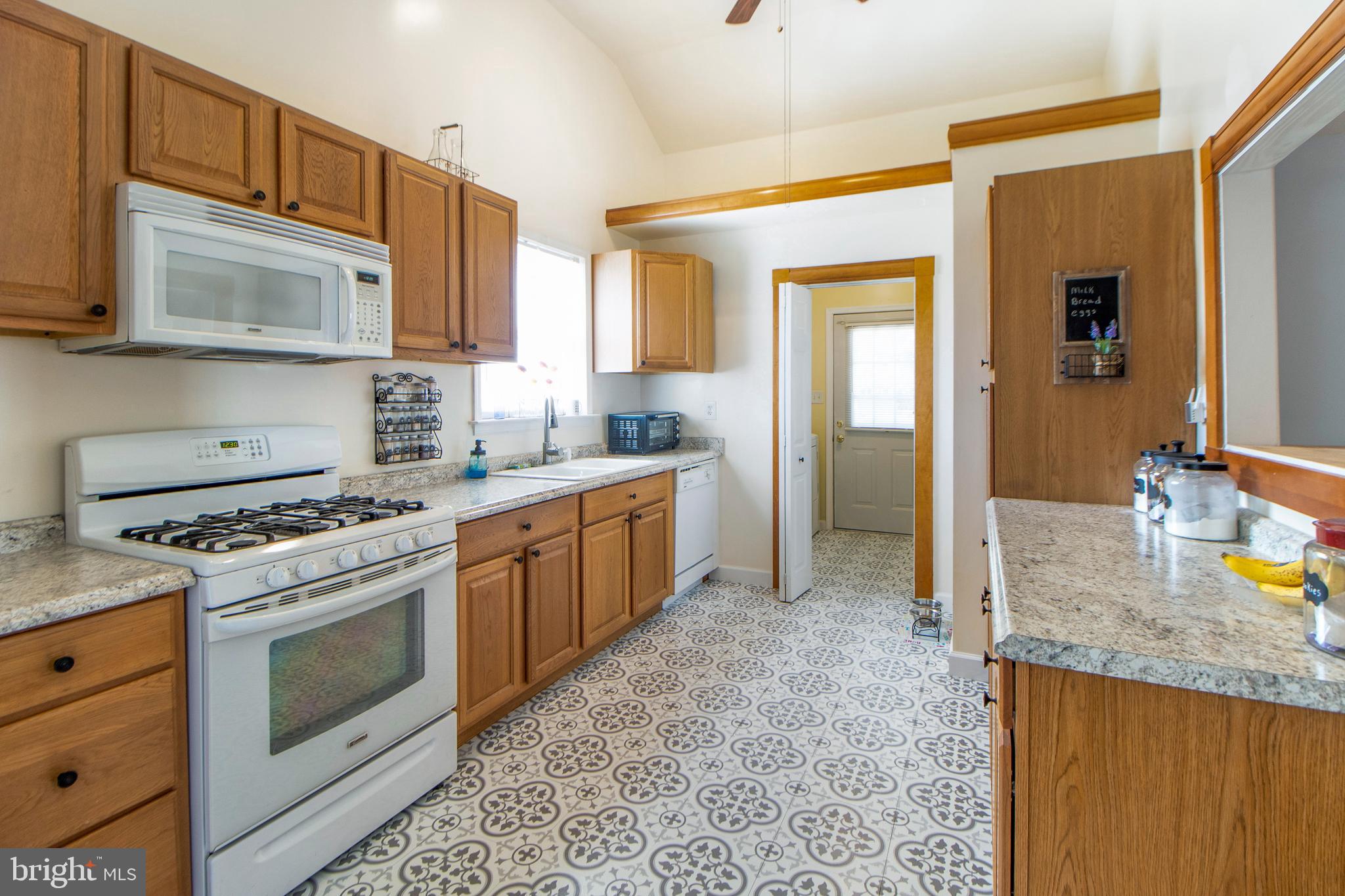 BREEZY POINT - Residential