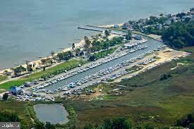 BREEZY POINT - Residential