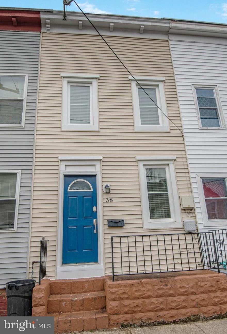 Welcome to 38 Pleasant St! This renovated 2-bedroom, 1-bath townhome is located in downtown Annapolis and could be the perfect starter home or investment property. Renovations in 2021 included a new kitchen with stainless steel GE appliances, new flooring, HVAC, and a hot water heater. The main level features a living room, dining room, and kitchen that leads out to a fenced-in yard. The upper level includes 2 bedrooms, a full bath, and a laundry room. Windows have been replaced.

This home is centrally located in downtown Annapolis, within close proximity to the USNA, St. John's College, the cultural district, the City Dock, waterfront, shops, restaurants, and government buildings. Whether you're looking for an affordable home in Annapolis or considering a weekend getaway, this is the perfect choice.

This townhouse is not part of an HOA or condo association and is completely move-in ready. Don't wait!