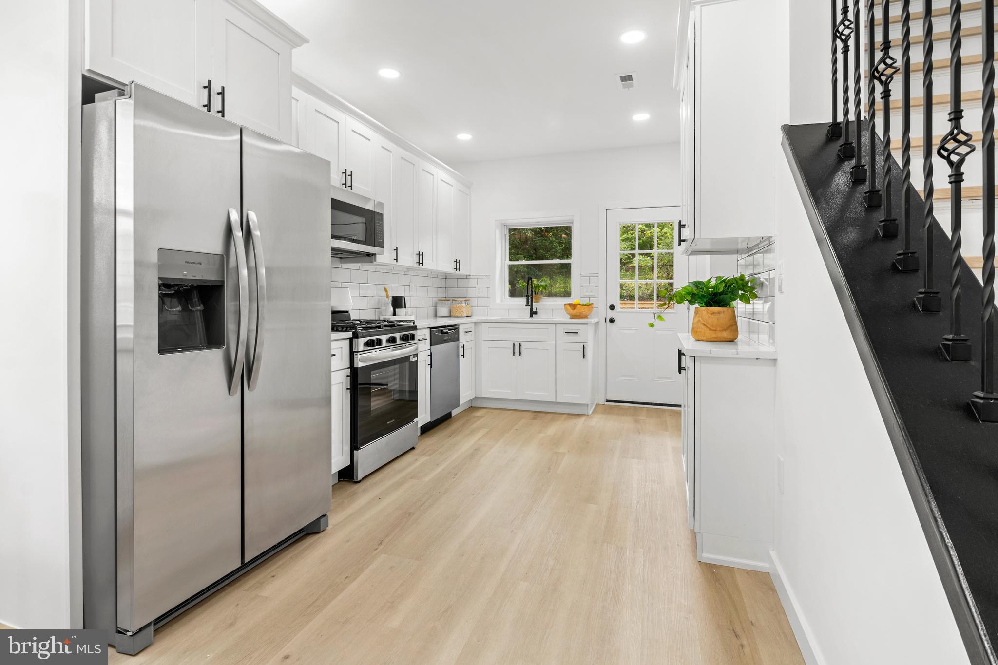 WINDSOR HILLS - Residential