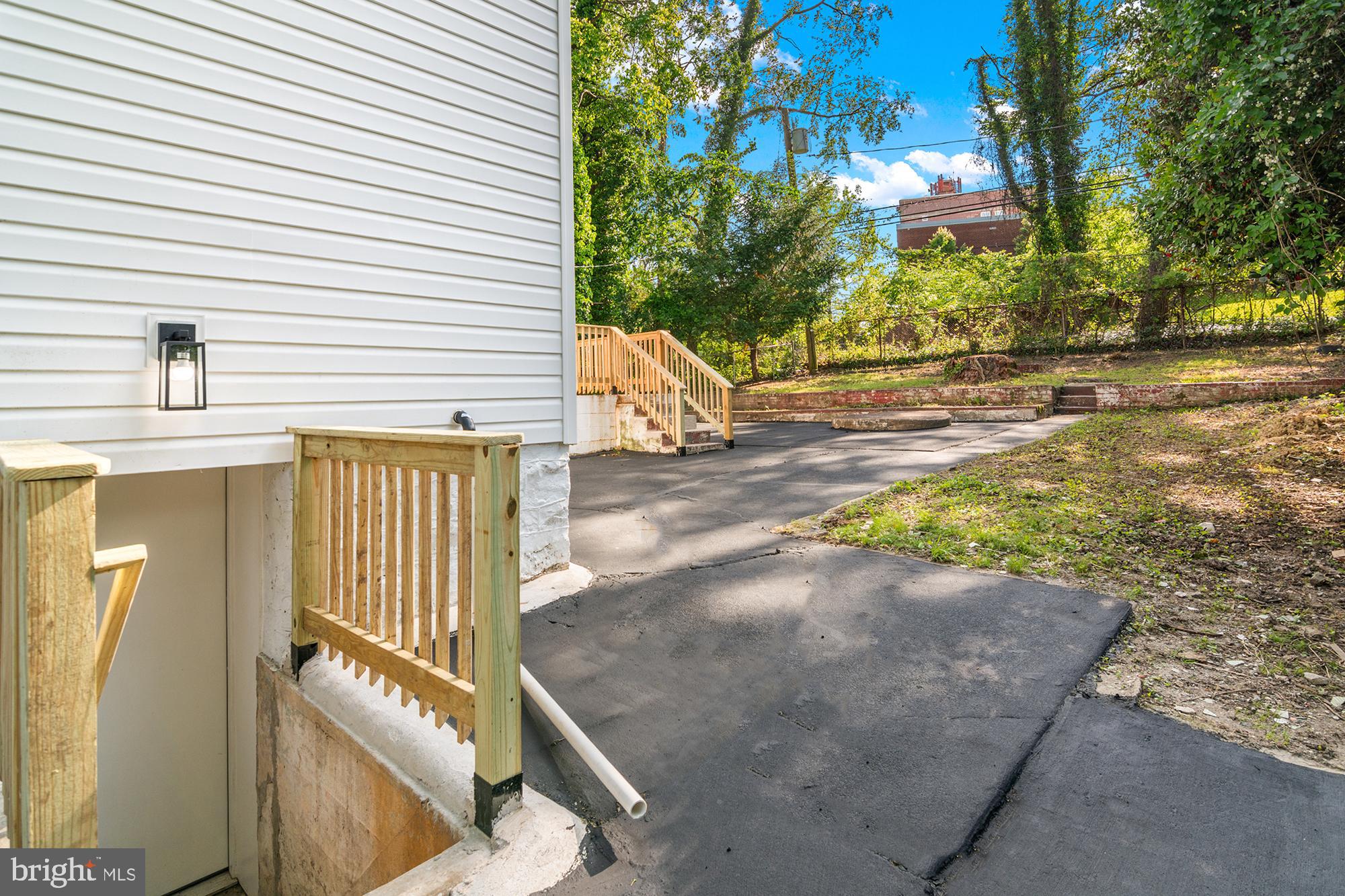 WINDSOR HILLS - Residential