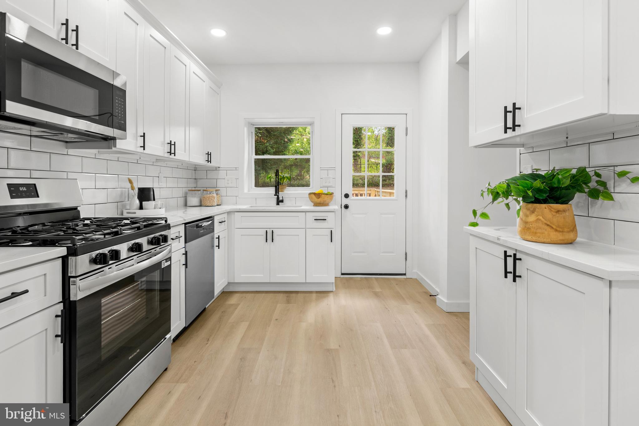 WINDSOR HILLS - Residential