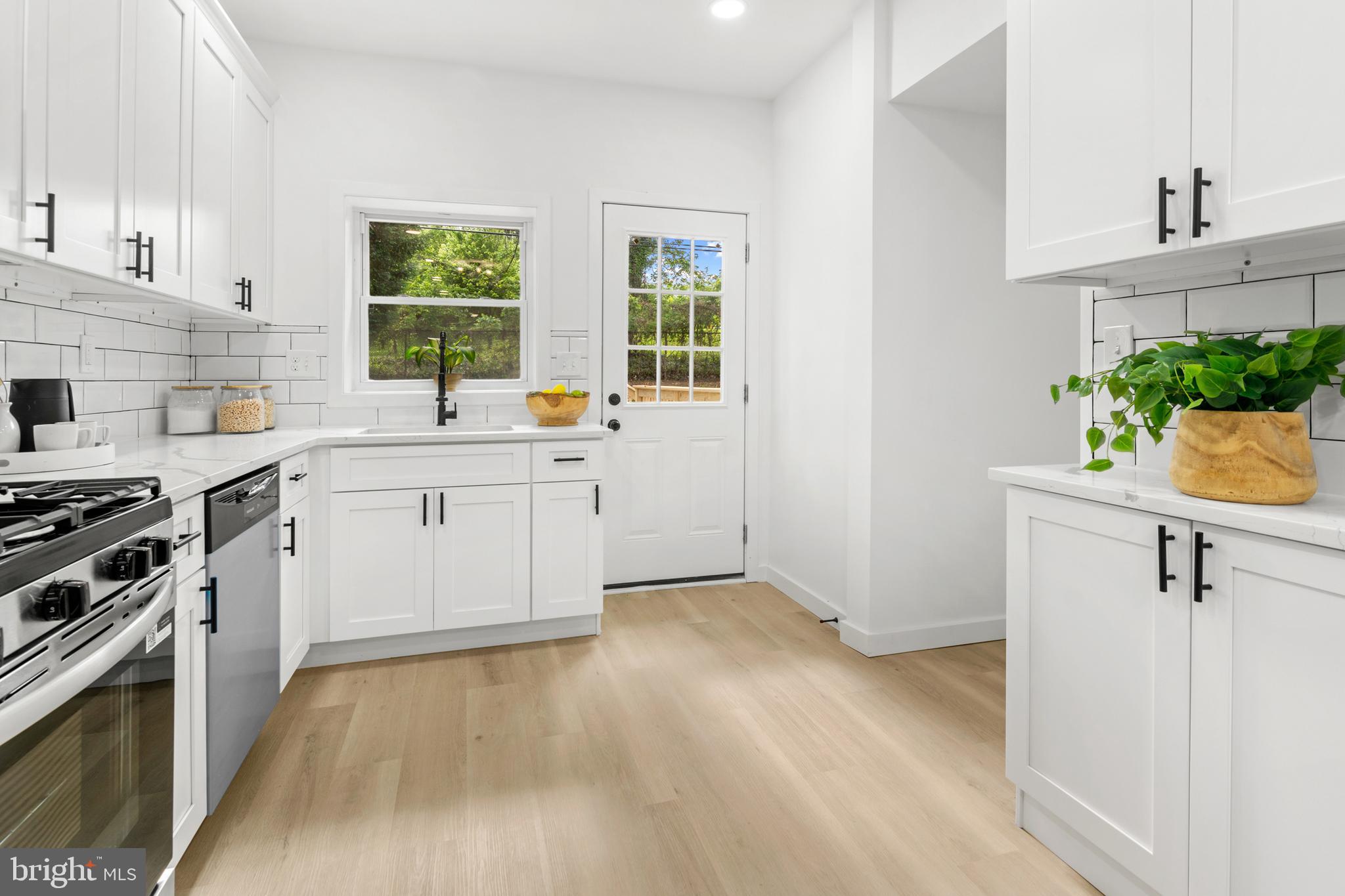 WINDSOR HILLS - Residential