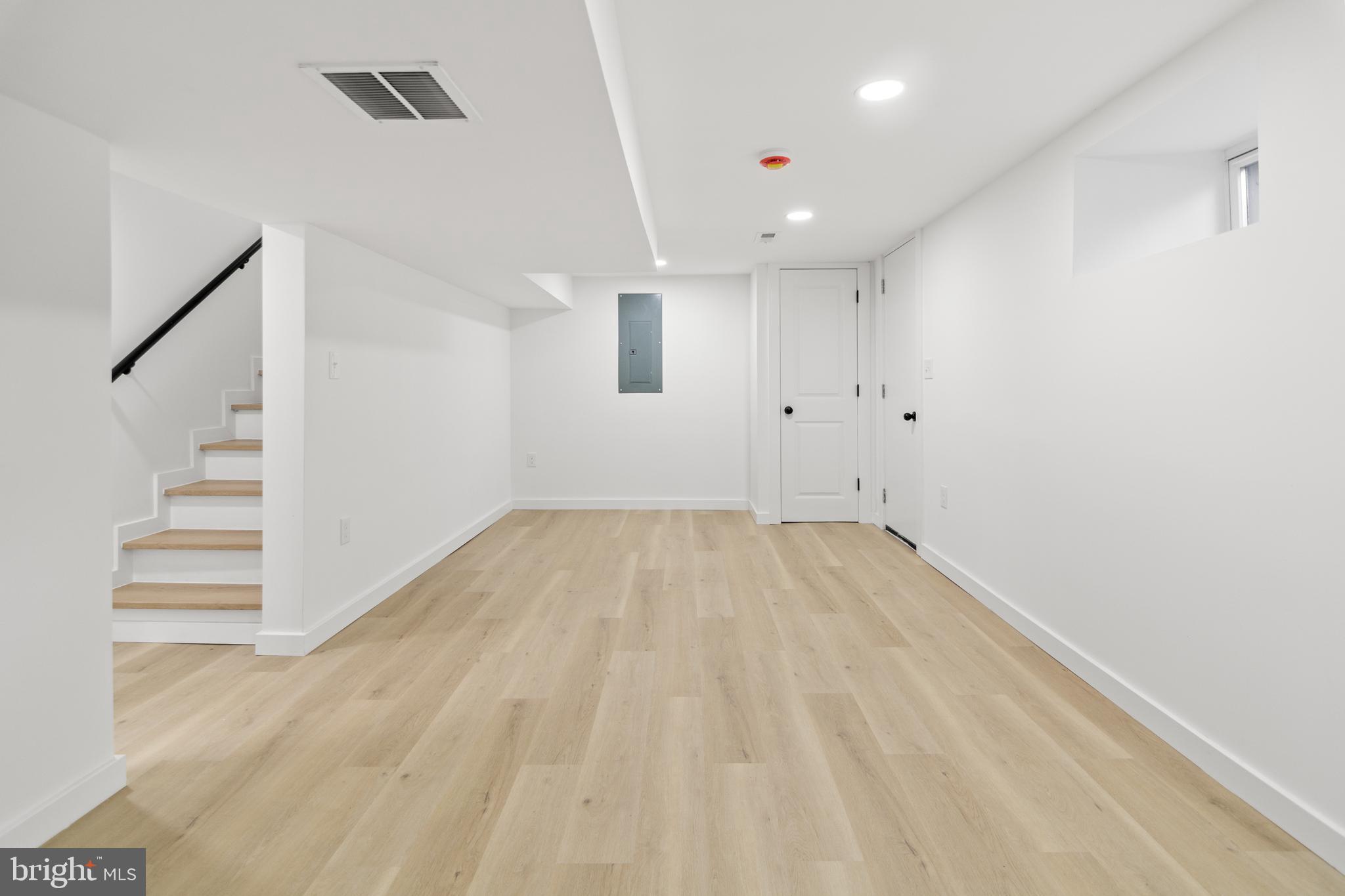 WINDSOR HILLS - Residential