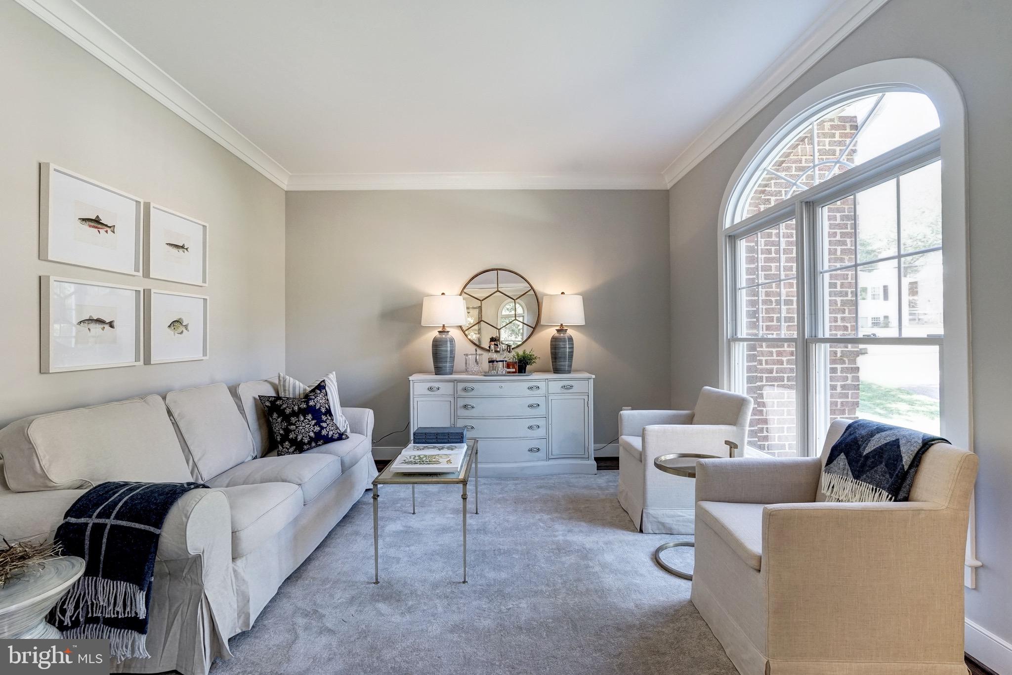 COUNTRY CLUB MANOR - Residential