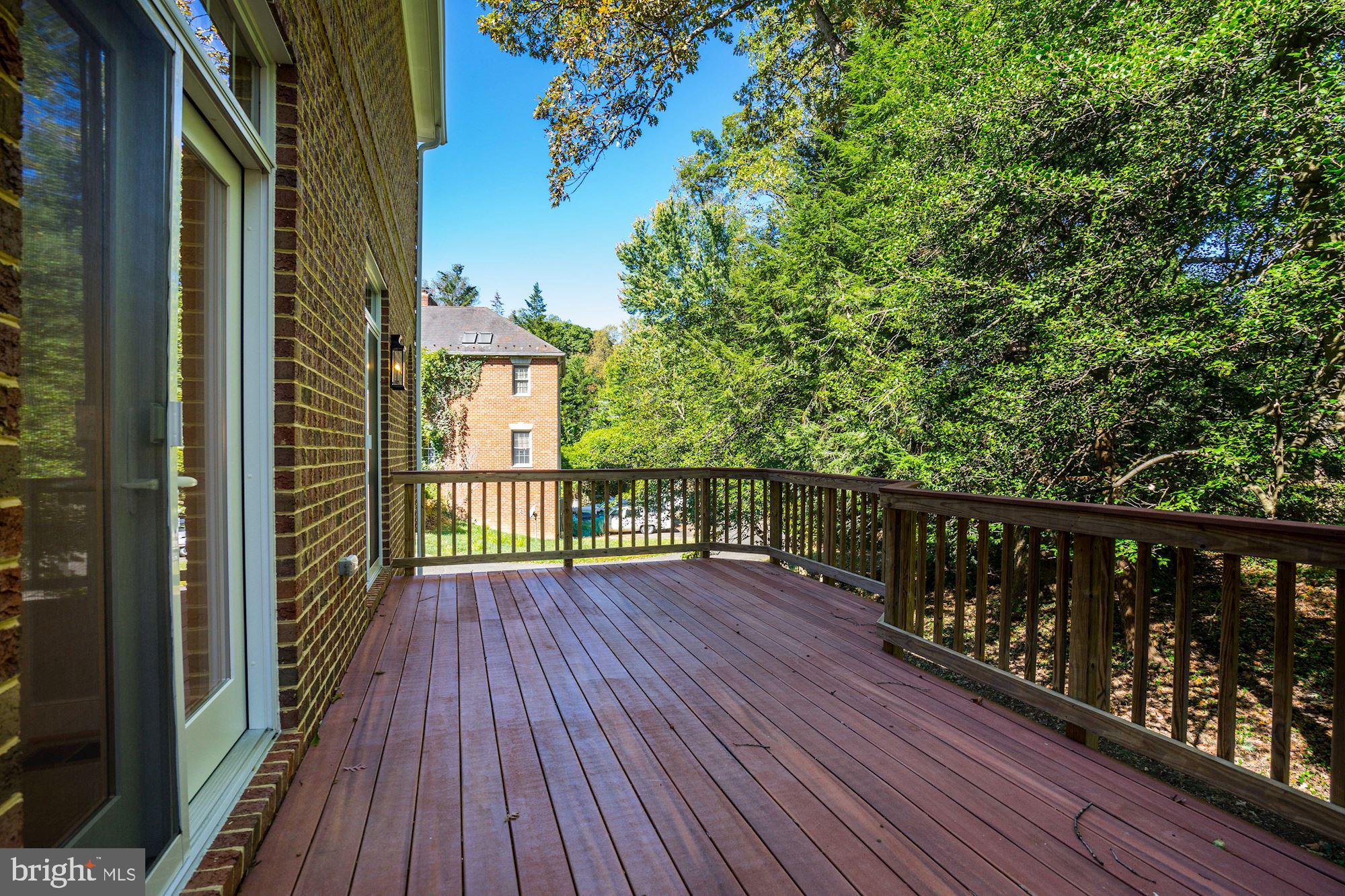 COUNTRY CLUB MANOR - Residential