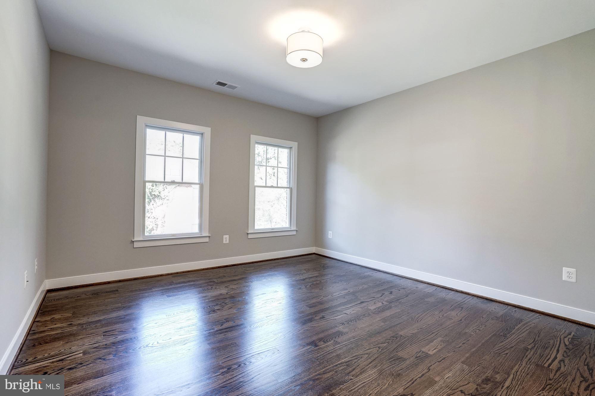 COUNTRY CLUB MANOR - Residential