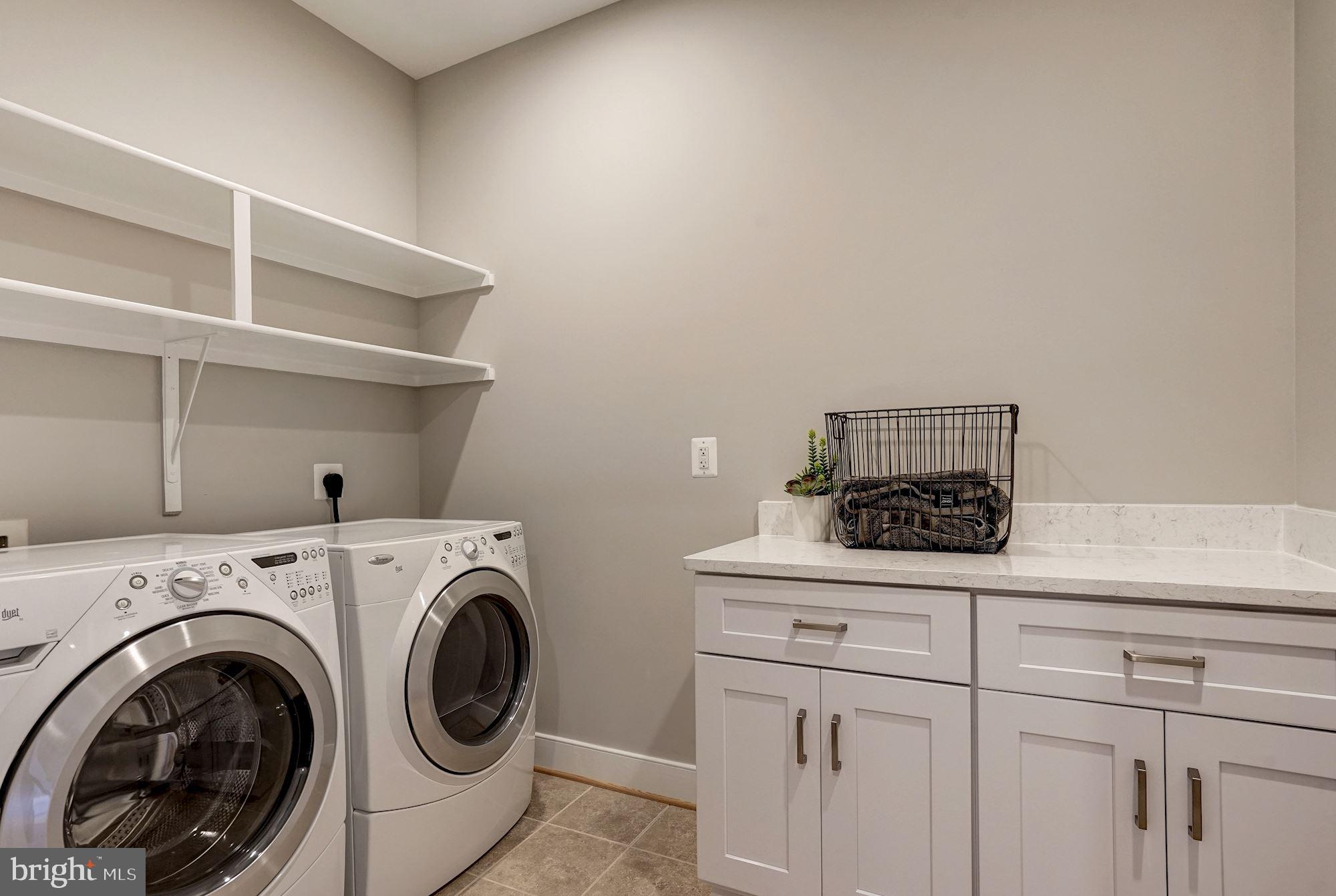 COUNTRY CLUB MANOR - Residential