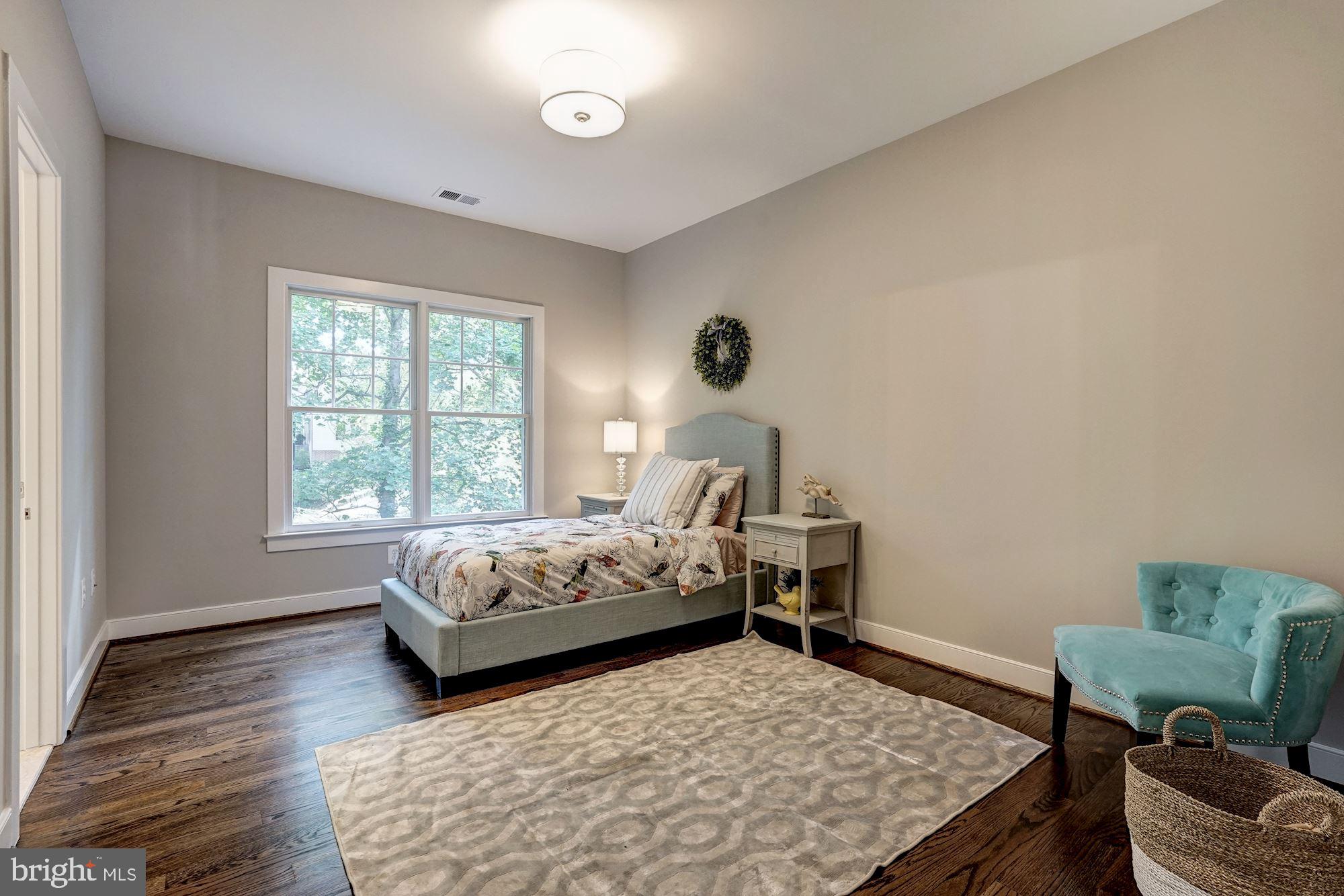 COUNTRY CLUB MANOR - Residential