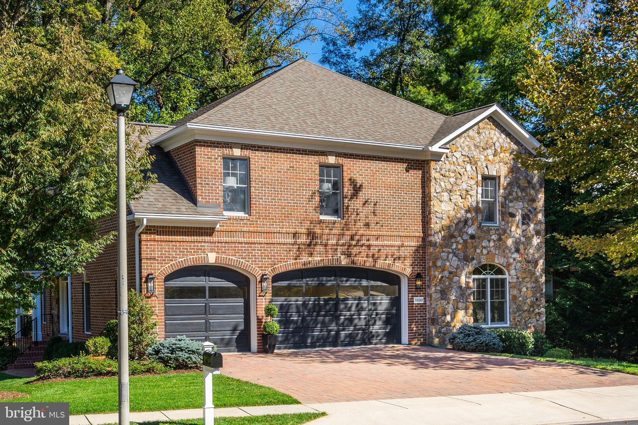 COUNTRY CLUB MANOR - Residential