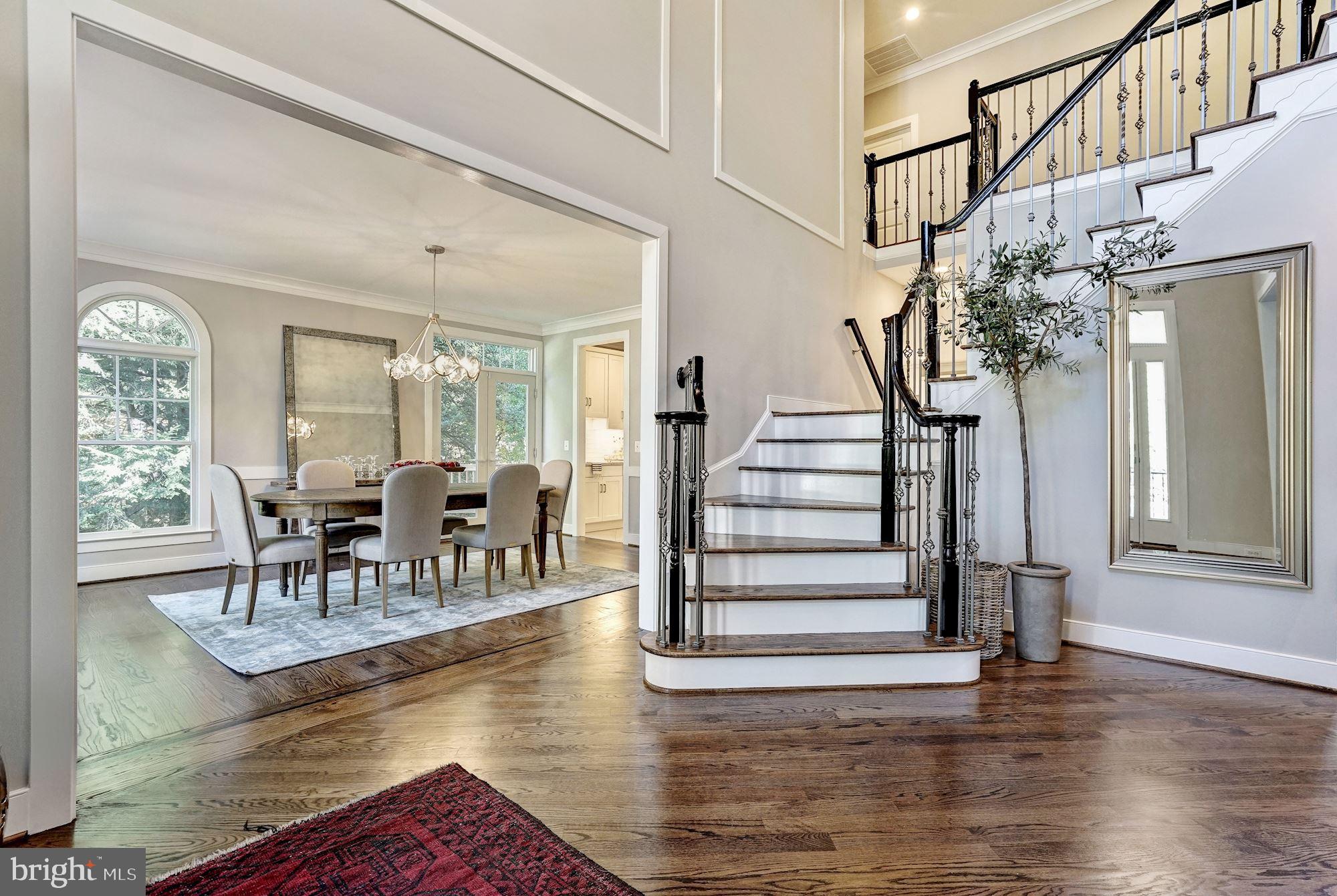 COUNTRY CLUB MANOR - Residential