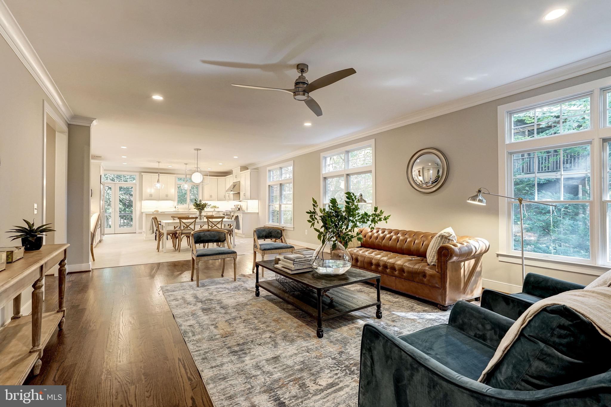 COUNTRY CLUB MANOR - Residential