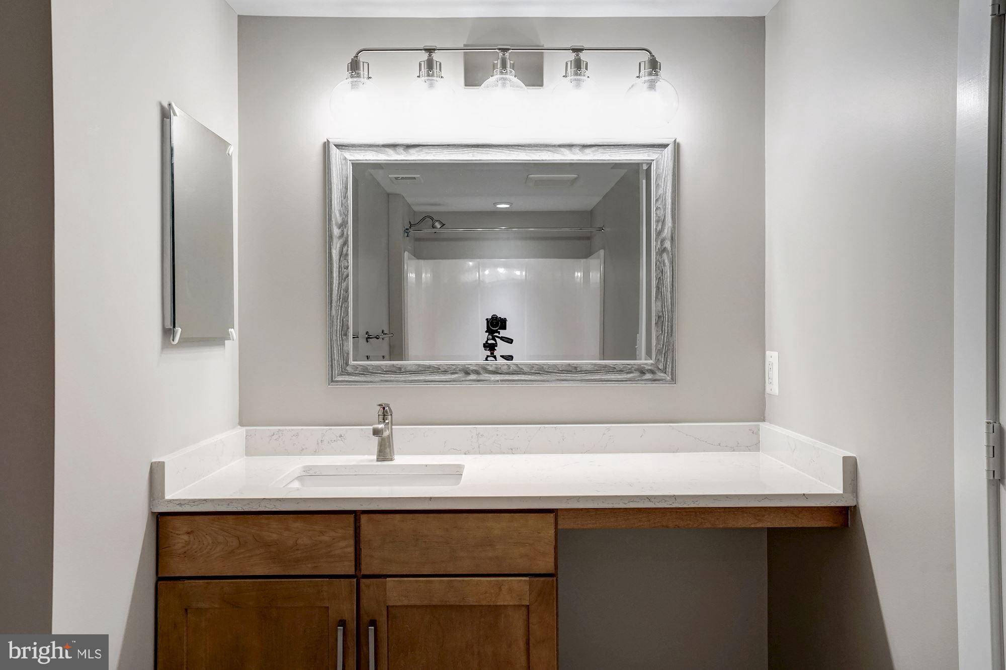 COUNTRY CLUB MANOR - Residential