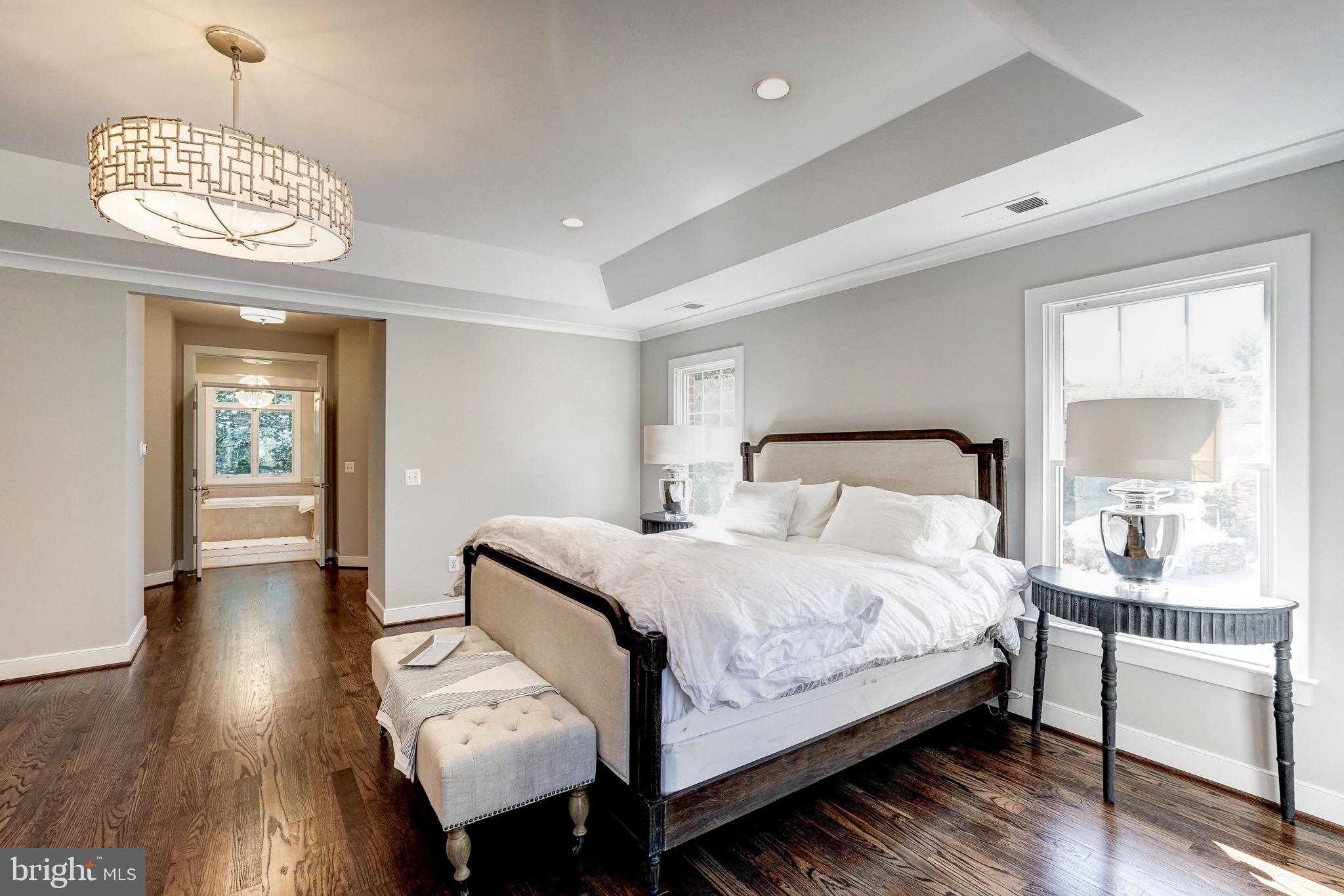 COUNTRY CLUB MANOR - Residential