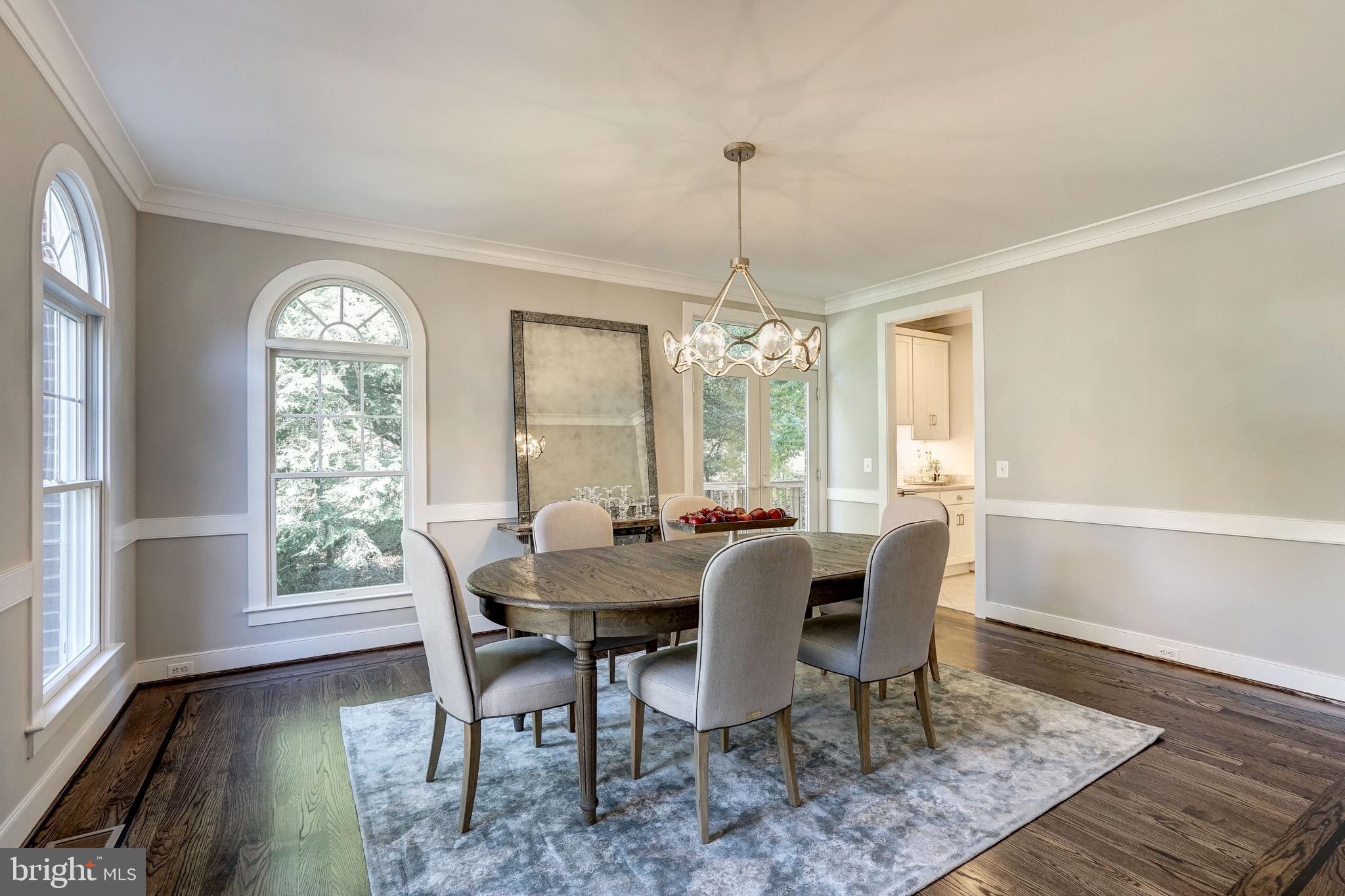 COUNTRY CLUB MANOR - Residential