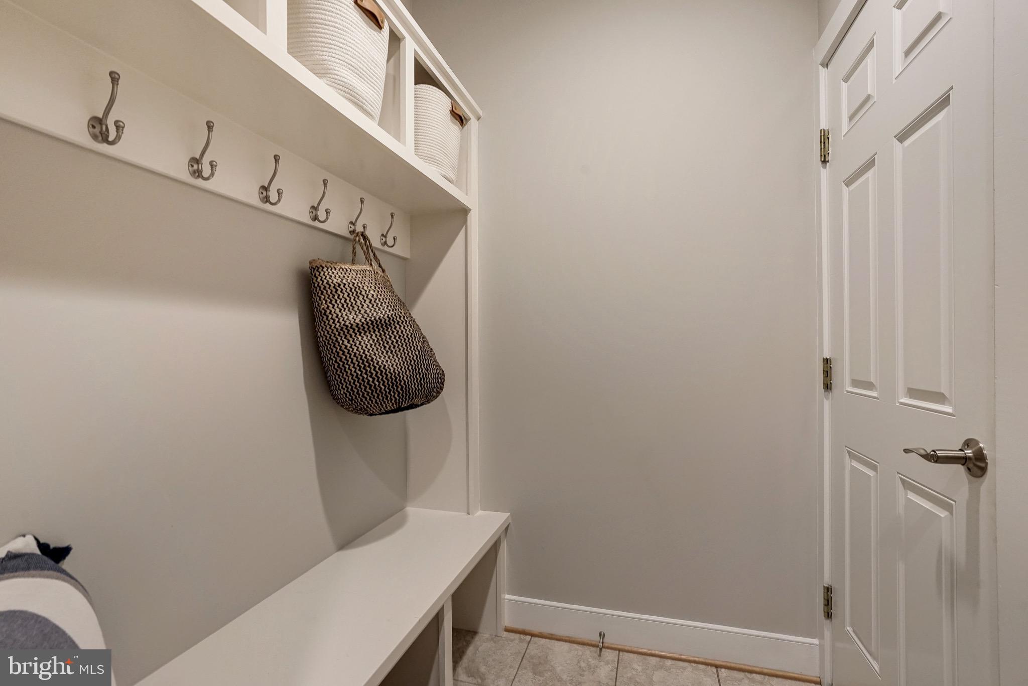 COUNTRY CLUB MANOR - Residential