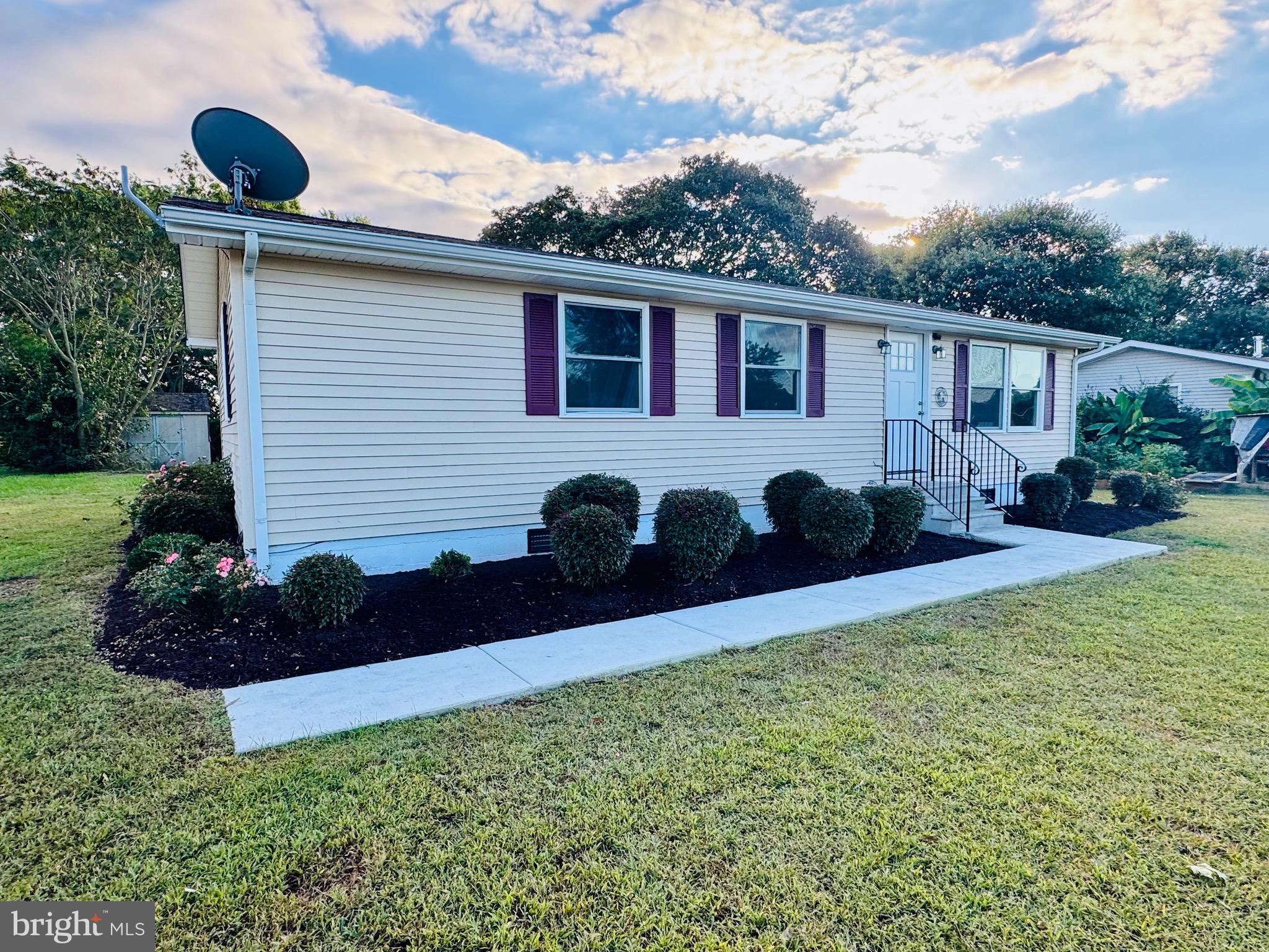 WEST VIEW - Residential