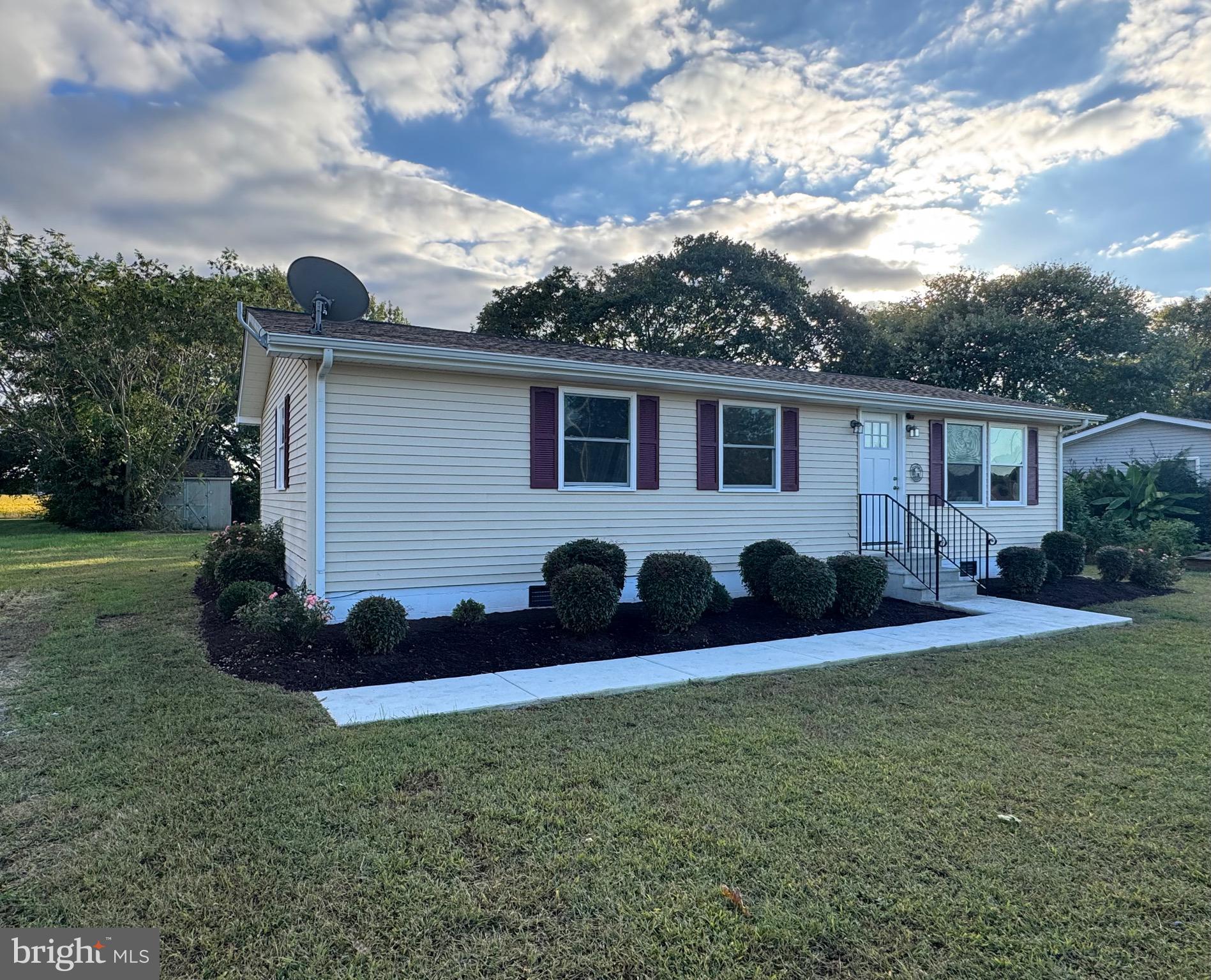 WEST VIEW - Residential