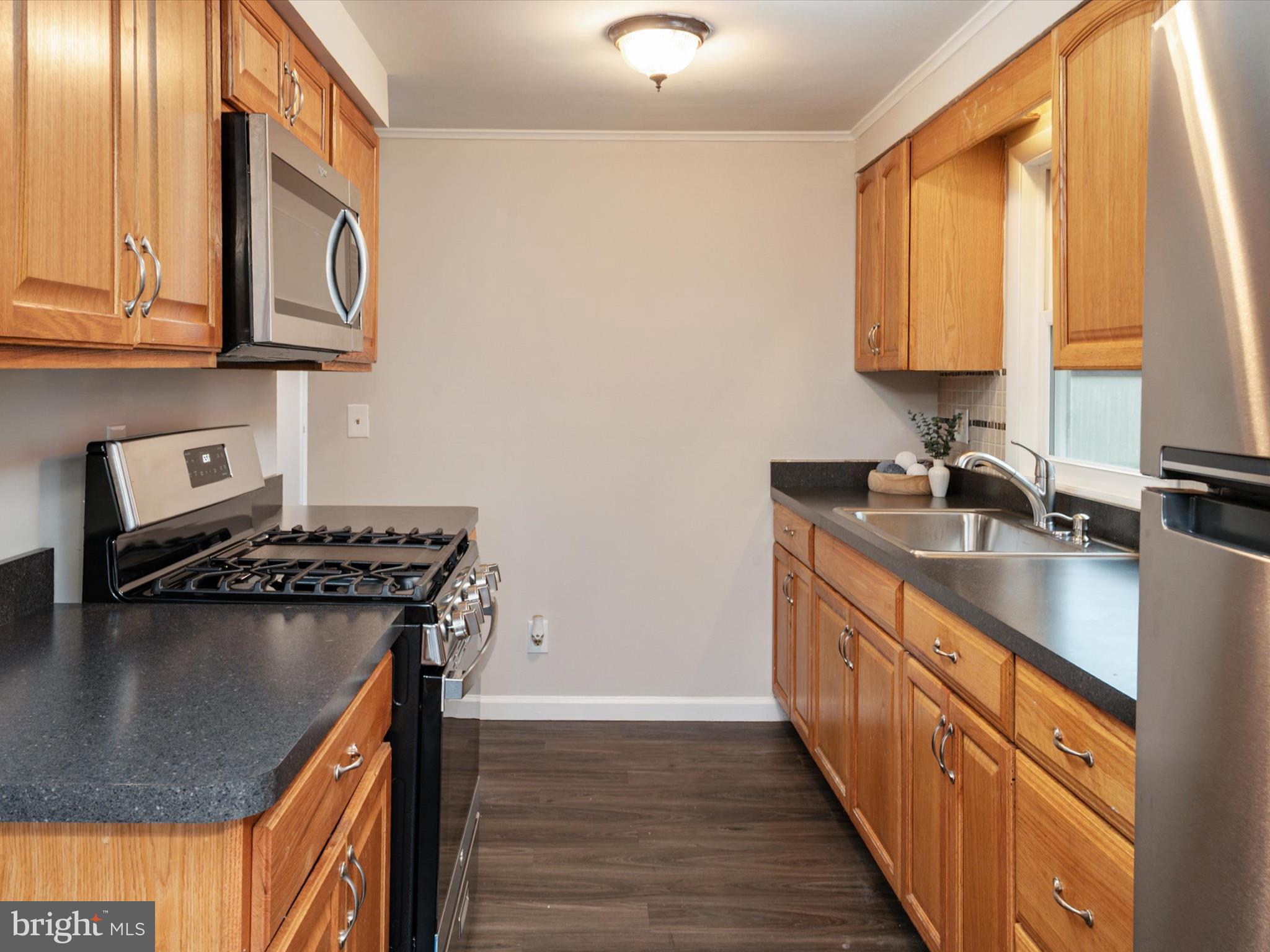 WEST VIEW - Residential