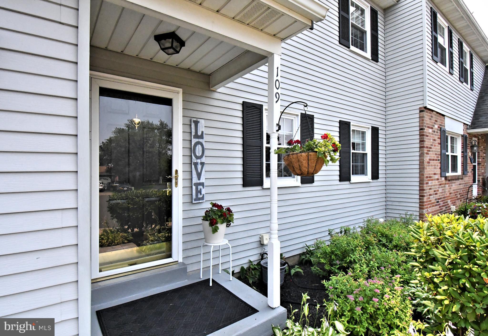109 MACINTOSH LANE