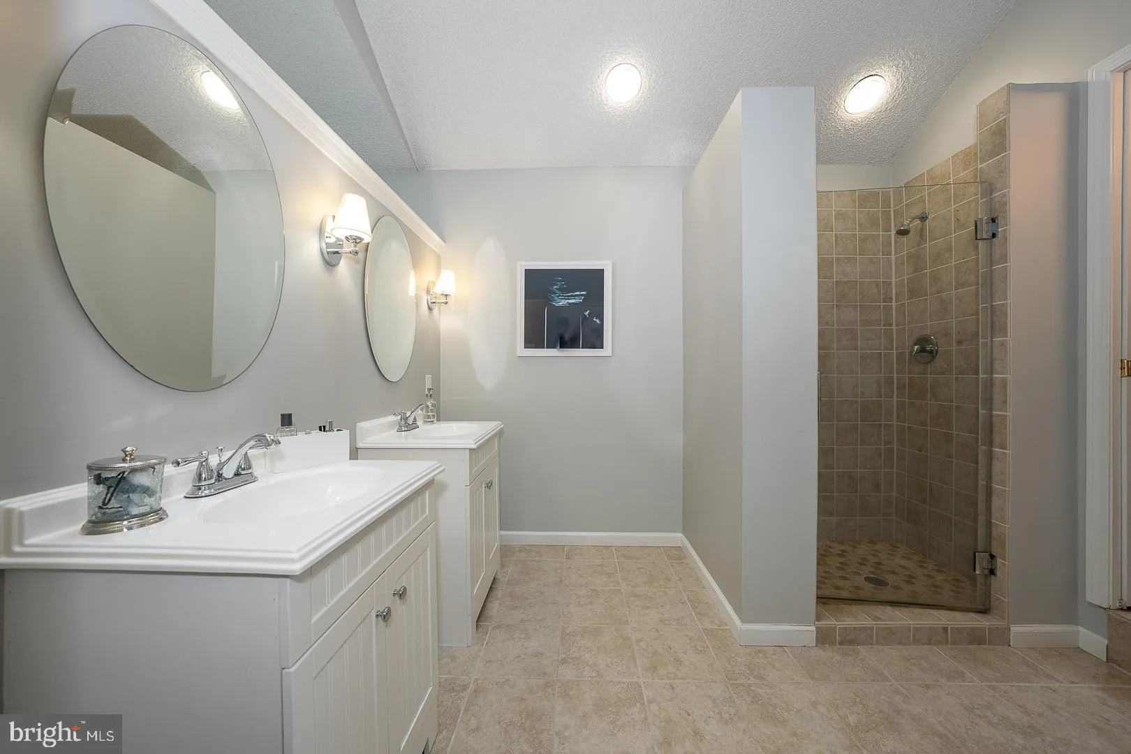 Chesterbrook, Pennsylvania 19087, United States, 3 Bedrooms Bedrooms, ,4 BathroomsBathrooms,Residential,Pending,117736