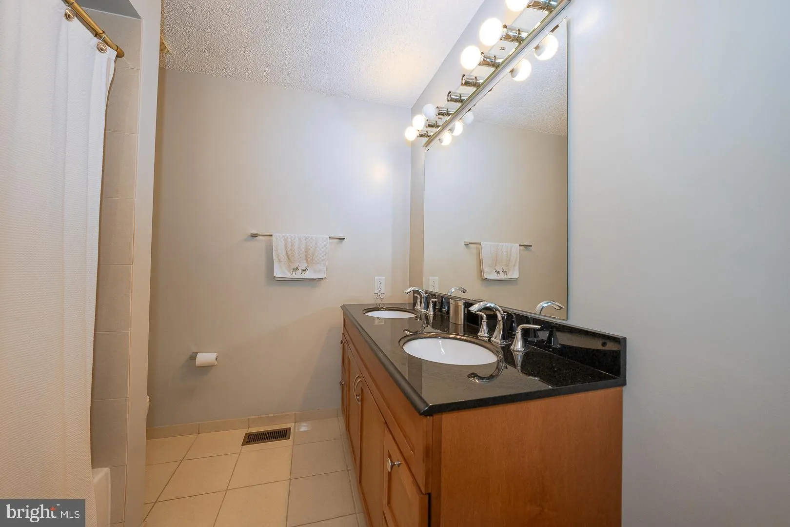 Chesterbrook, Pennsylvania 19087, United States, 3 Bedrooms Bedrooms, ,4 BathroomsBathrooms,Residential,Pending,117736