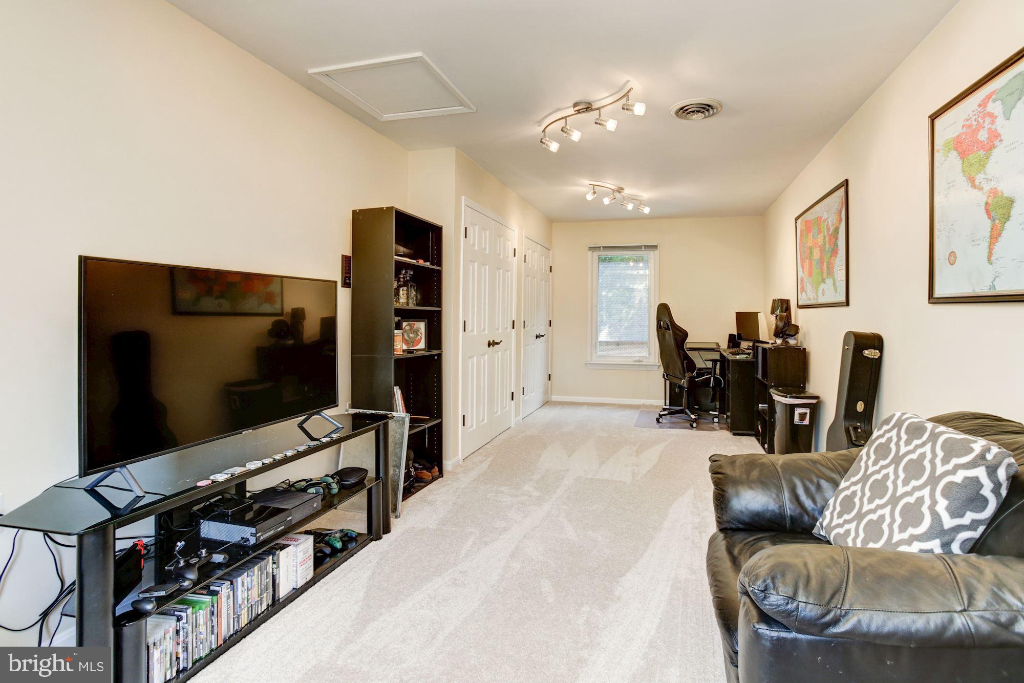 KALMIA FARMS - Residential