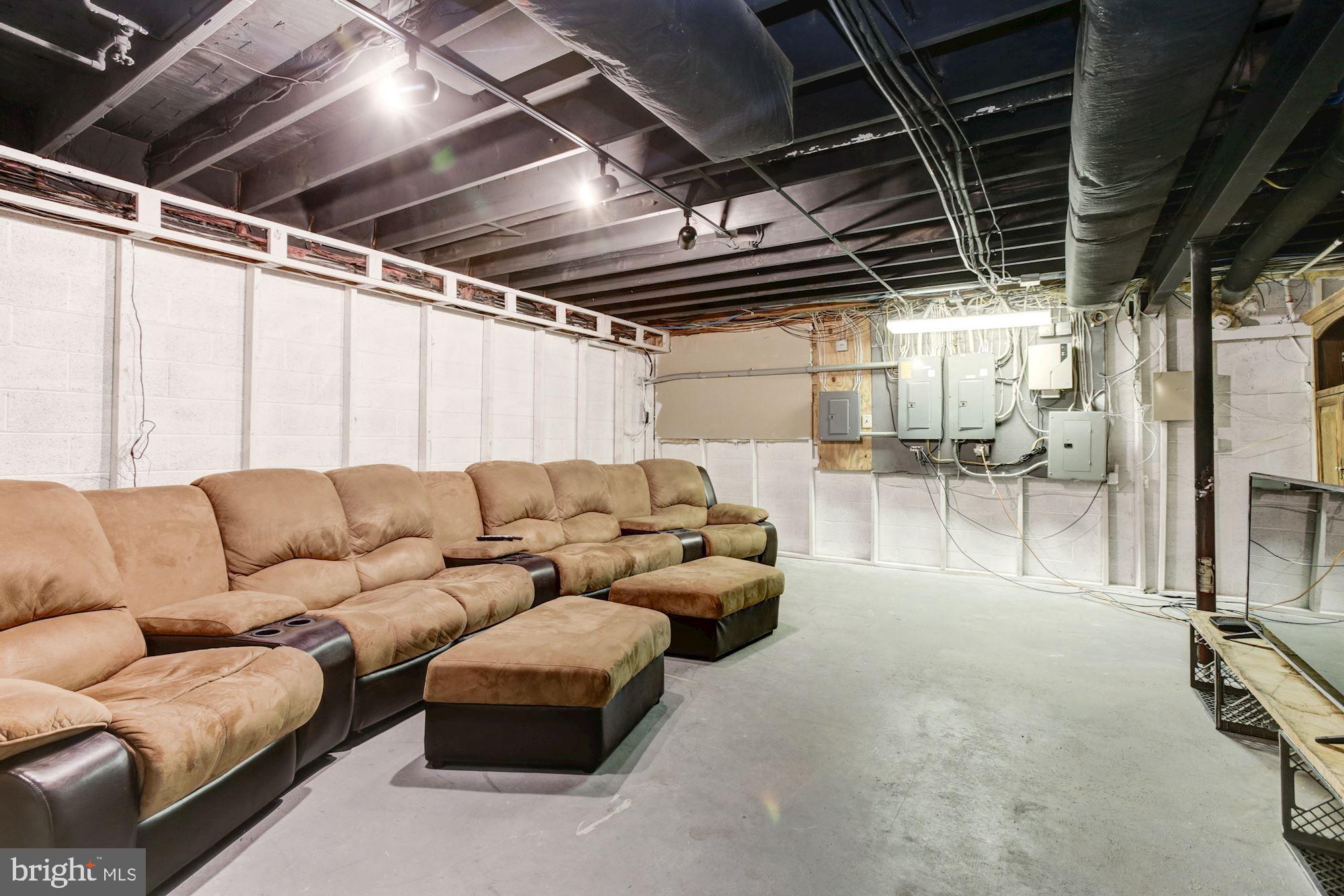 KALMIA FARMS - Residential