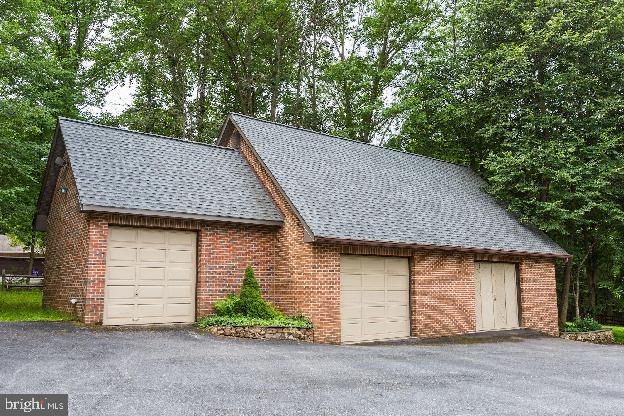 KALMIA FARMS - Residential