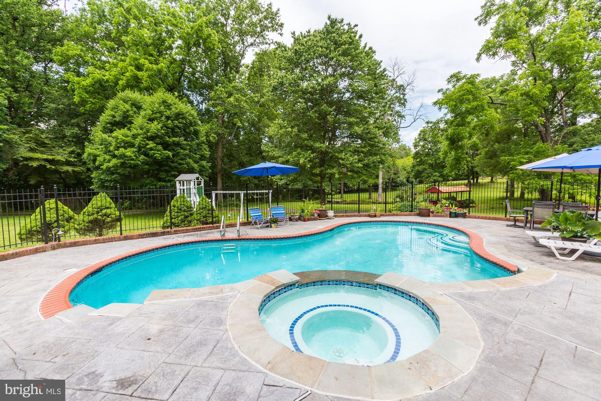 KALMIA FARMS - Residential