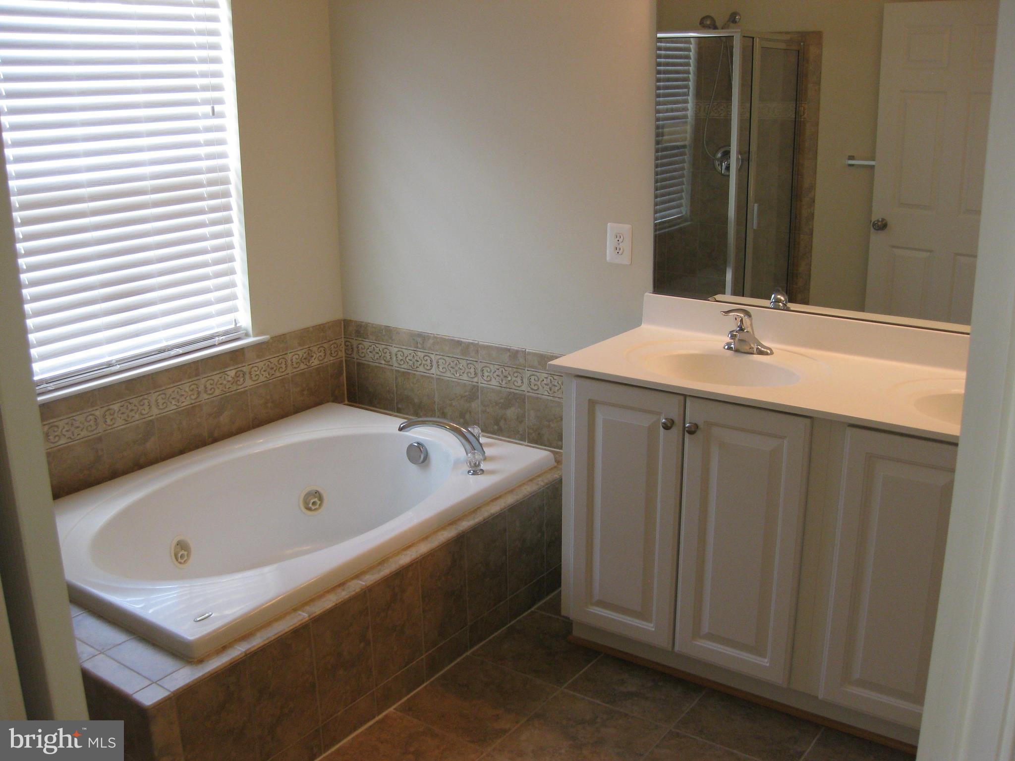 LAKELAND PLACE - Residential