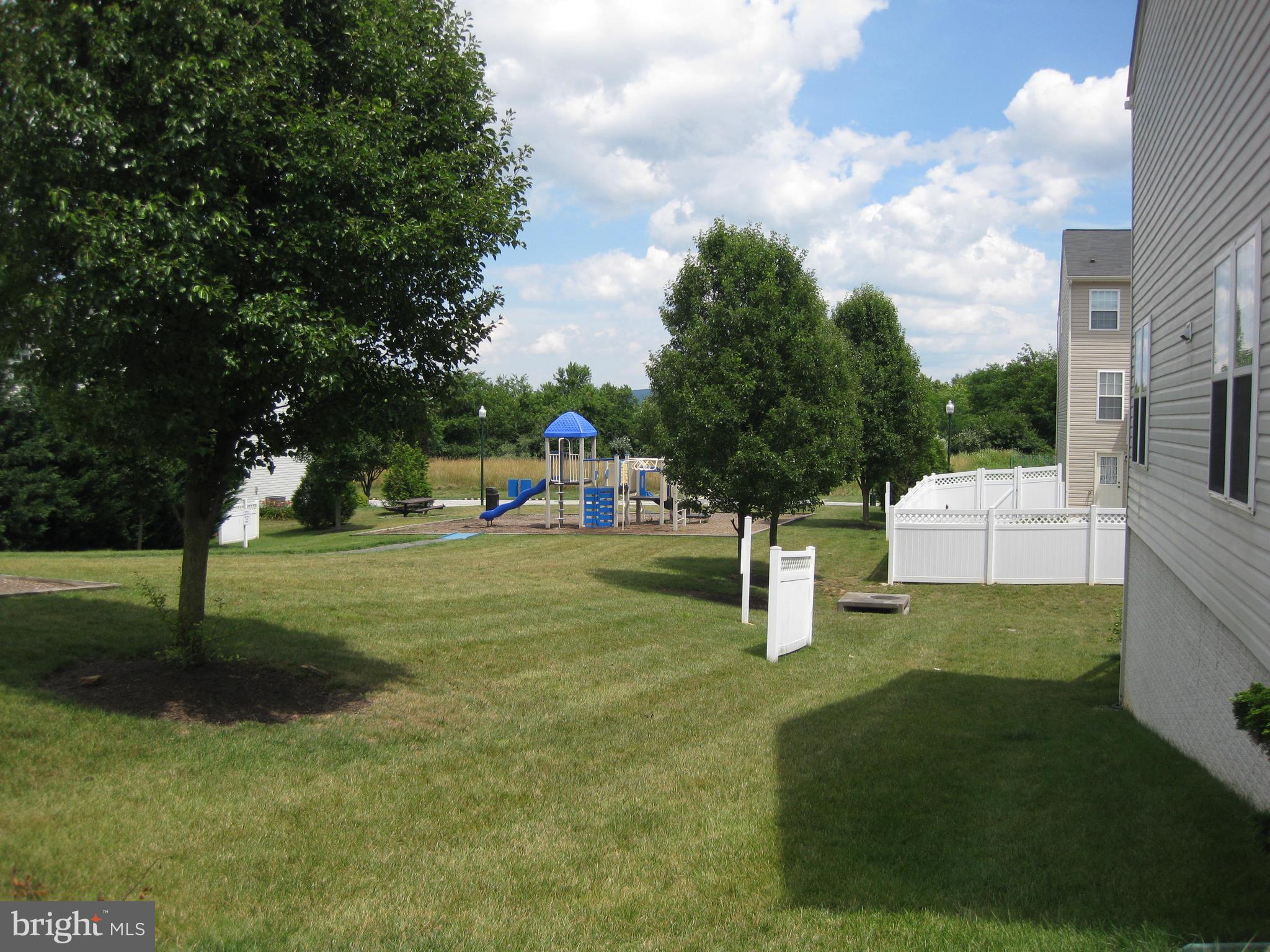 LAKELAND PLACE - Residential