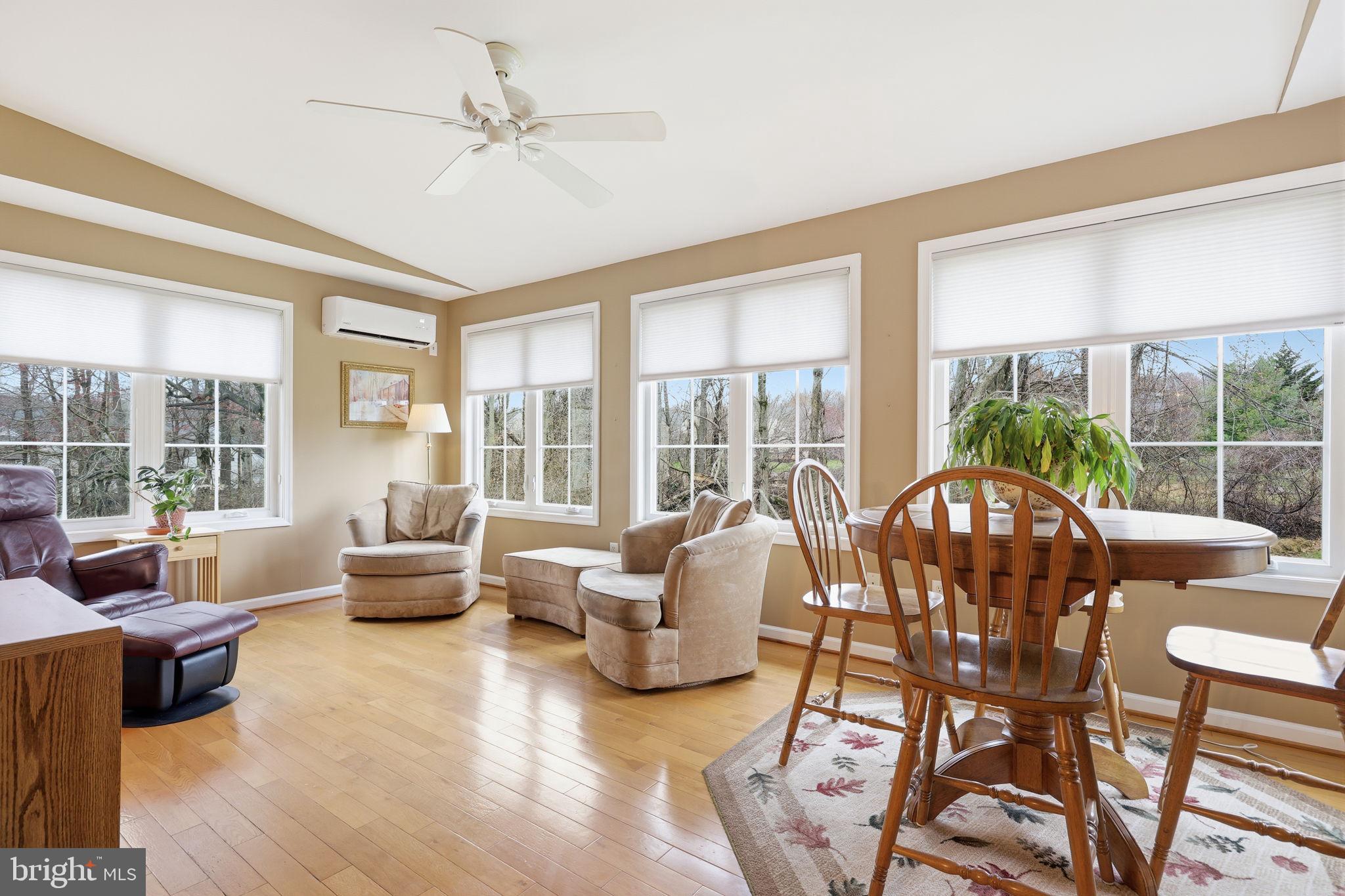 YORKTOWN - Residential