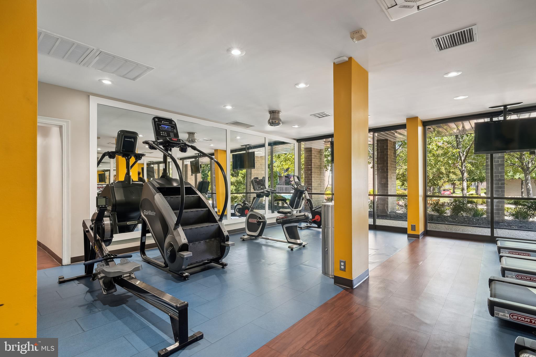 EOS TWENTY-ONE - Residential