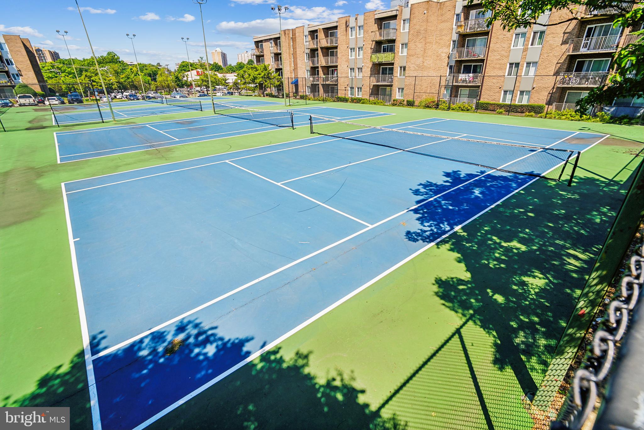 EOS TWENTY-ONE - Residential