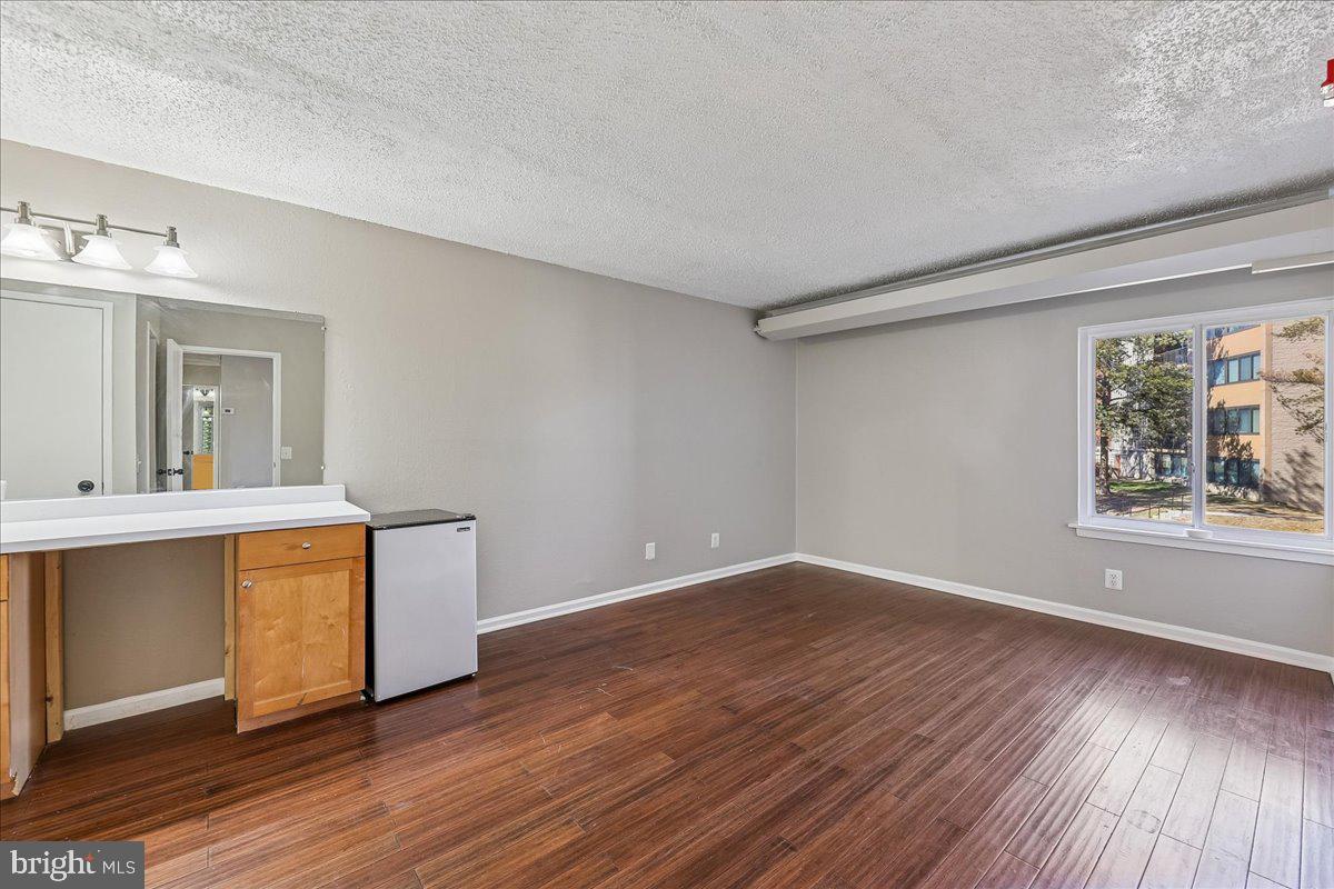 EOS TWENTY-ONE - Residential