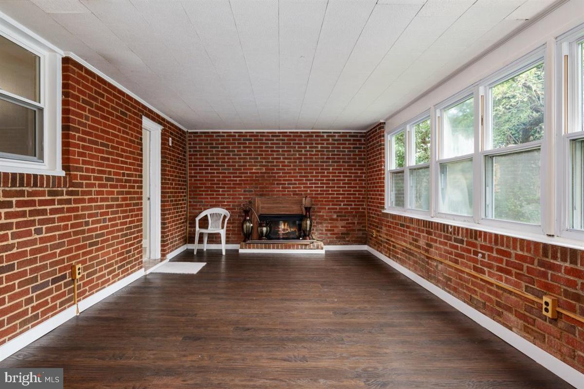 COLONIAL GARDENS - Residential