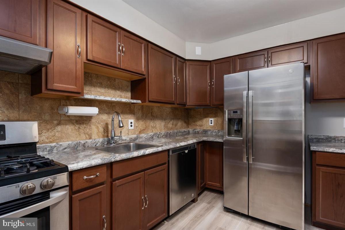 COLONIAL GARDENS - Residential